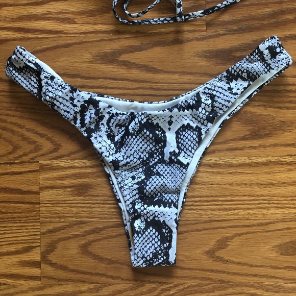 🔥Sexy SnakeSkin Two Piece Bikini Set - Picture 5 of 8